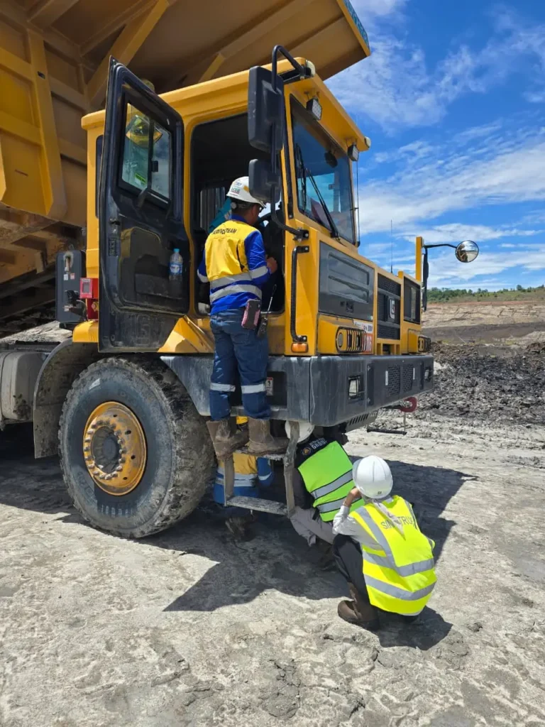 PT Intan Mitra Solusi Resmi Terima Fasilitas Leasing dari PT Radana Bhaskara Finance Tbk 1 Tim Radana sedang melakukan pengecekan unit