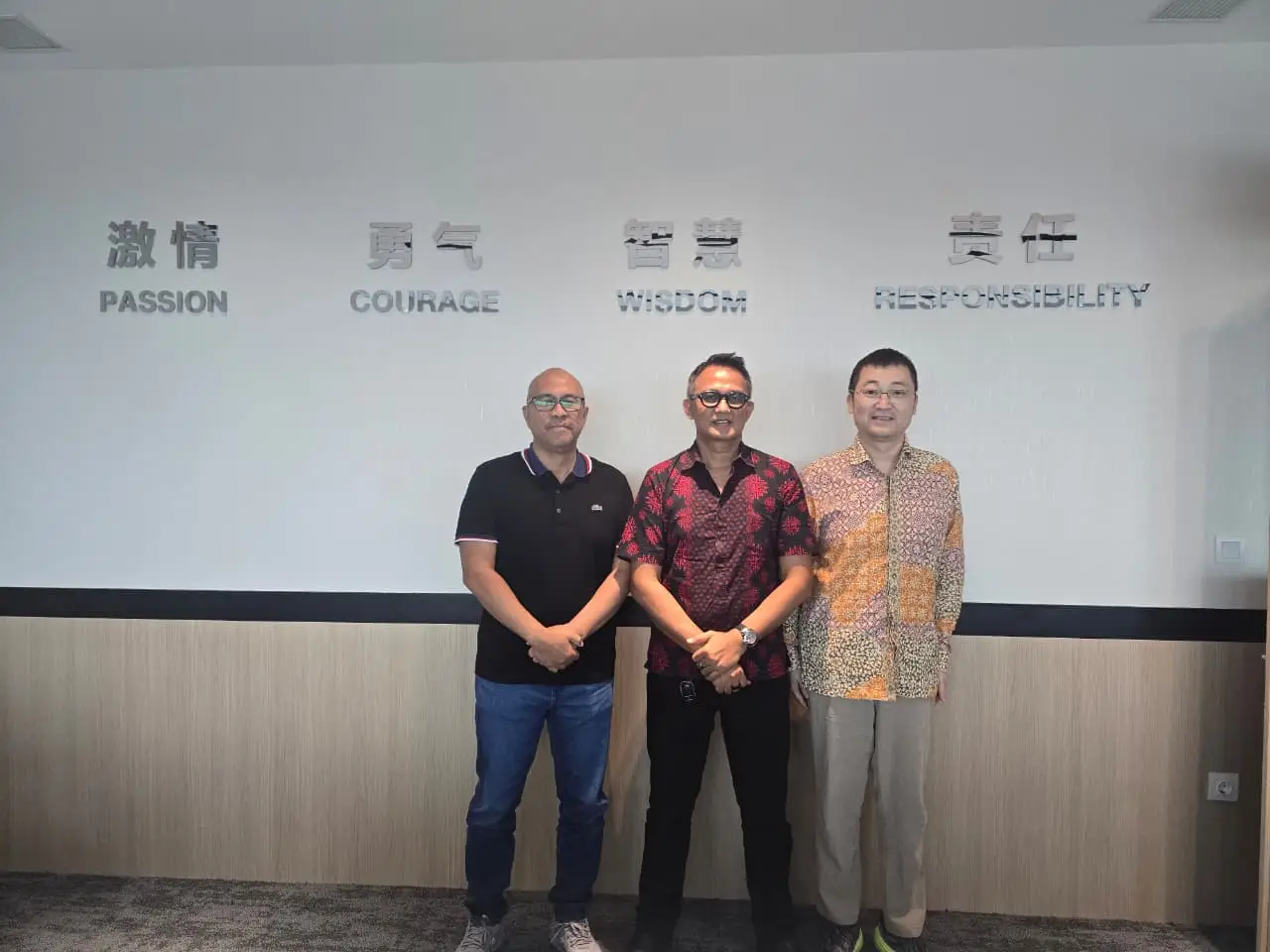 Home Page 14 foto-bersama-ims-dengan-liugong-indonesiar